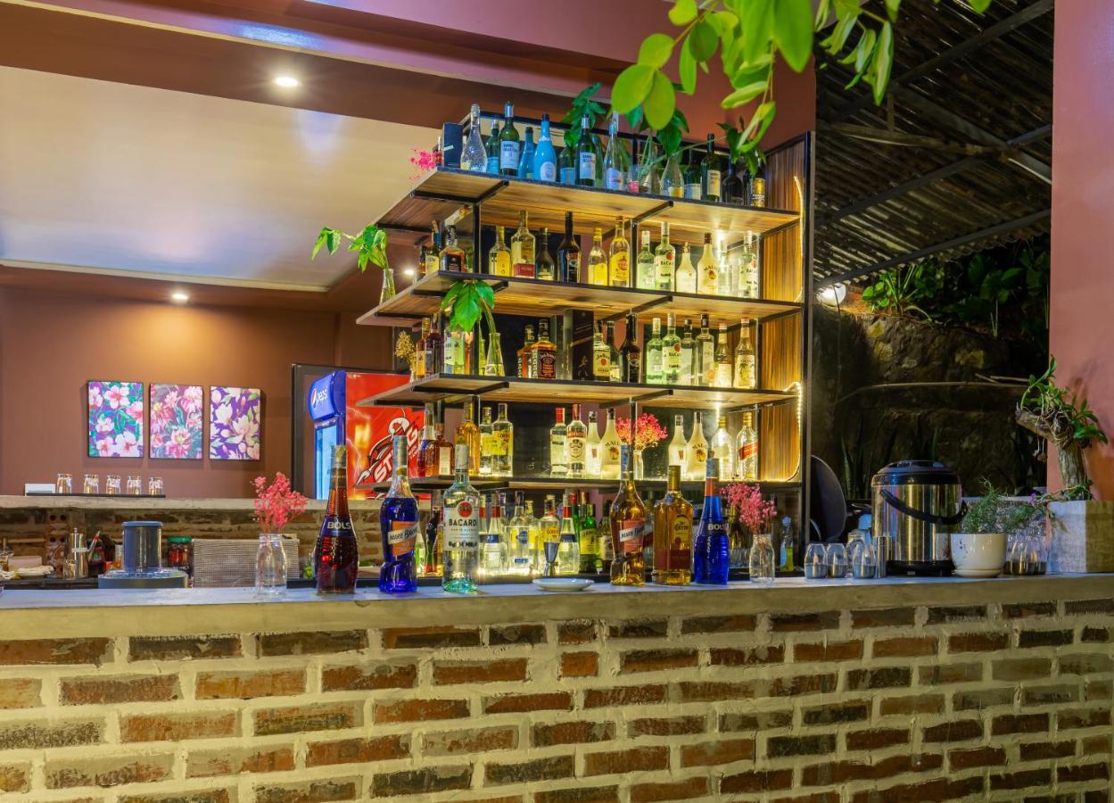 Catba Backpackers Hostel & Pool Bar Chan Chau Esterno foto